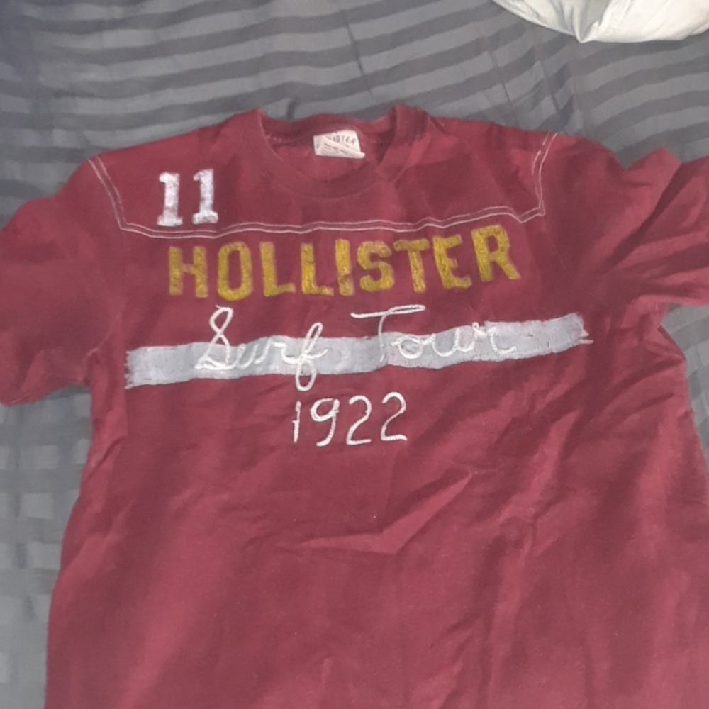 Hollister Tee